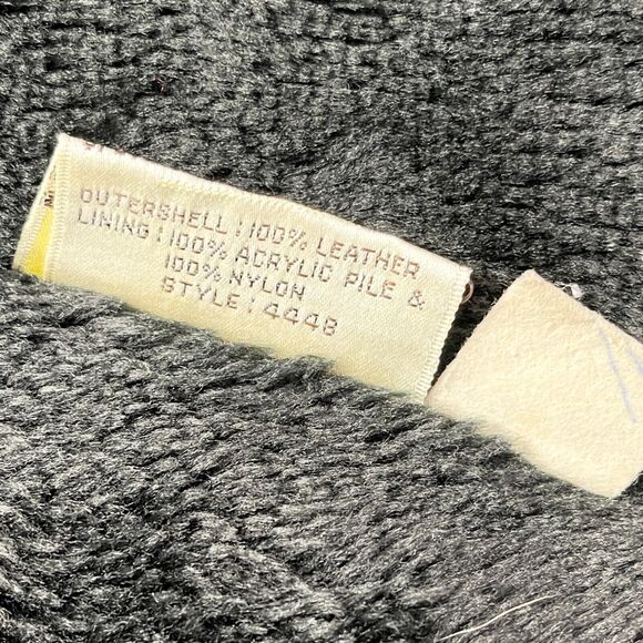 Elegant Black Leather Belted Jacket - Picture 11 of 12